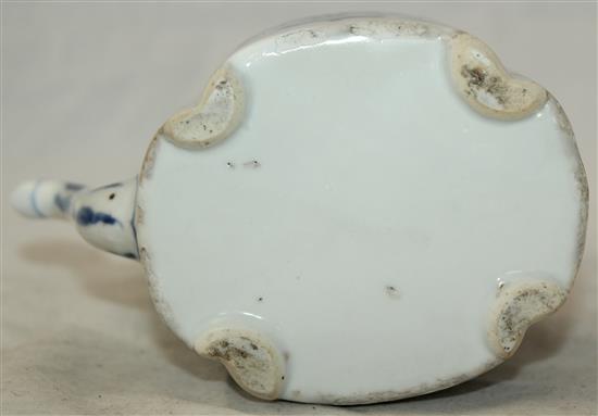 A Chinese blue and white wine pot, Kangxi period, 19cm, restorations